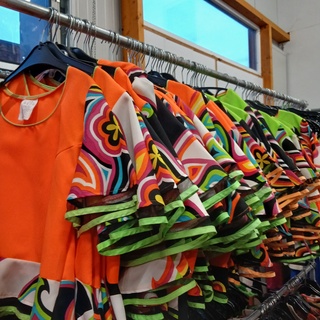 Ca. 109x Feestkleding neon